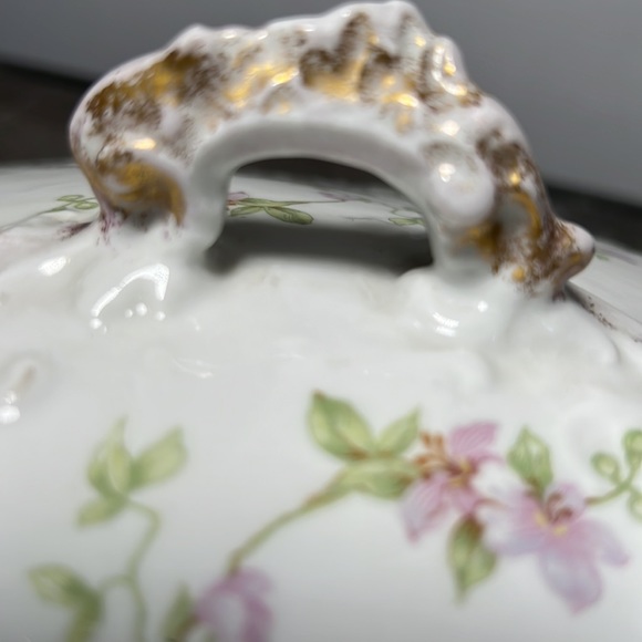 Vintage Elite Works Oval White Casserole with Lid Purple flowers Limoges France - Picture 3 of 13